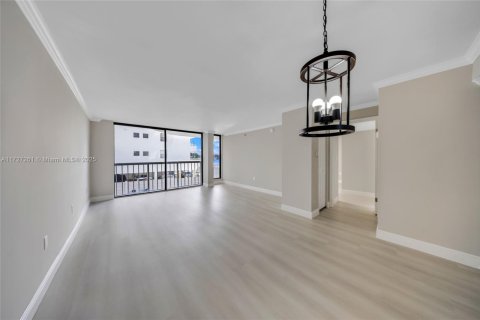 Copropriété à vendre à Miami Beach, Floride: 1 chambre, 73.21 m2 № 1948499 - photo 6