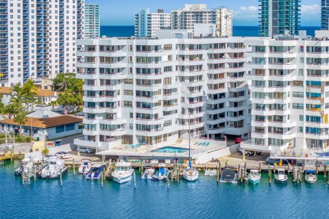 Copropriété à vendre à Miami Beach, Floride: 1 chambre, 73.21 m2 № 1948499 - photo 1
