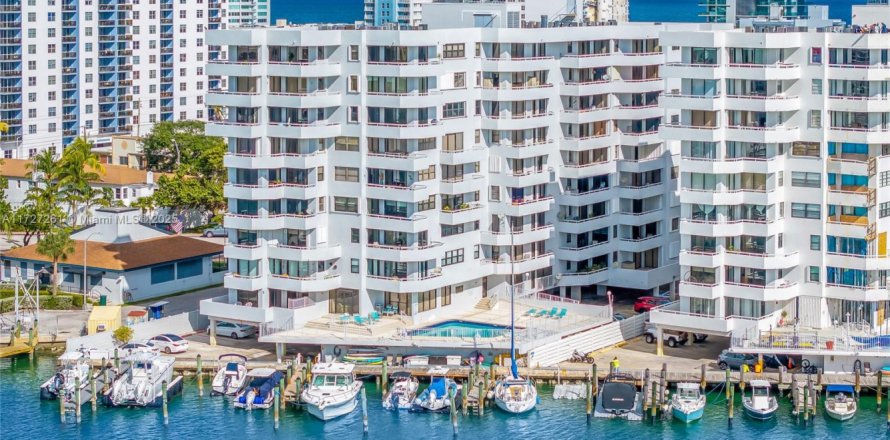 Condo à Miami Beach, Floride, 1 chambre  № 1948499