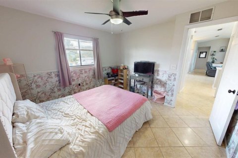 House in Sarasota, Florida 3 bedrooms, 146.69 sq.m. № 2354748 - photo 17