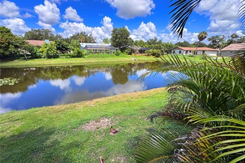 House in Sarasota, Florida 3 bedrooms, 146.69 sq.m. № 2354748 - photo 29