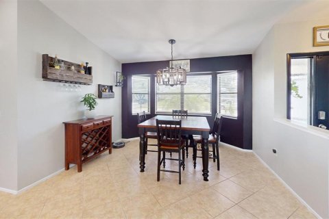 House in Sarasota, Florida 3 bedrooms, 146.69 sq.m. № 2354748 - photo 12
