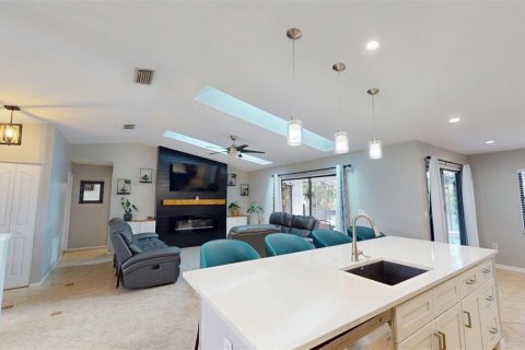 House in Sarasota, Florida 3 bedrooms, 146.69 sq.m. № 2354748 - photo 4