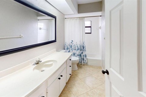House in Sarasota, Florida 3 bedrooms, 146.69 sq.m. № 2354748 - photo 19