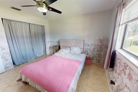 House in Sarasota, Florida 3 bedrooms, 146.69 sq.m. № 2354748 - photo 18