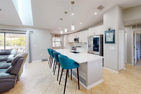 House in Sarasota, Florida 3 bedrooms, 146.69 sq.m. № 2354748 - photo 3