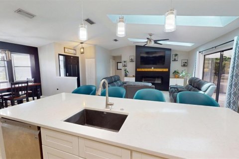 House in Sarasota, Florida 3 bedrooms, 146.69 sq.m. № 2354748 - photo 6