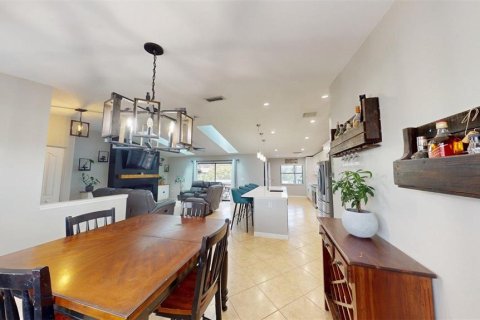 House in Sarasota, Florida 3 bedrooms, 146.69 sq.m. № 2354748 - photo 13