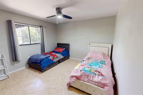House in Sarasota, Florida 3 bedrooms, 146.69 sq.m. № 2354748 - photo 20