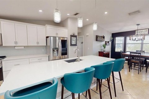 House in Sarasota, Florida 3 bedrooms, 146.69 sq.m. № 2354748 - photo 5