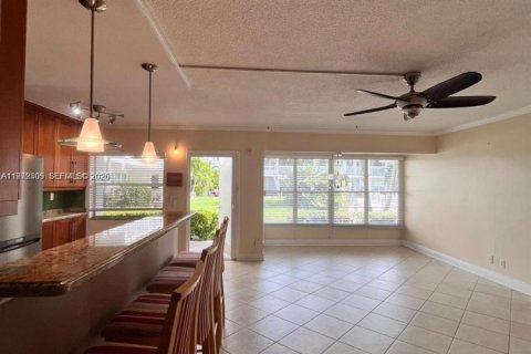 Купить кондоминиум в Уилтон-Мэнорс, Флорида 5 комнат, 85.93м2, № 2040328 - фото 5