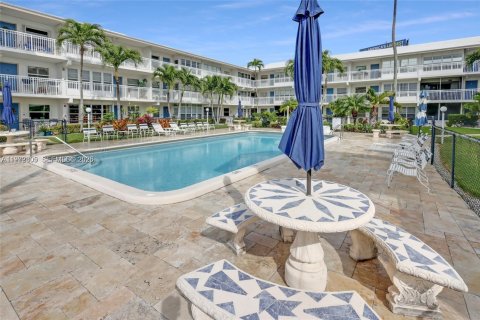 Купить кондоминиум в Уилтон-Мэнорс, Флорида 5 комнат, 85.93м2, № 2040328 - фото 14