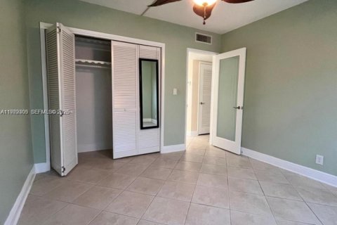 Купить кондоминиум в Уилтон-Мэнорс, Флорида 5 комнат, 85.93м2, № 2040328 - фото 7