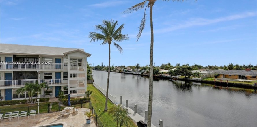 Кондоминиум с 5 комнатами в Уилтон-Мэнорс, Флорида № 2040328