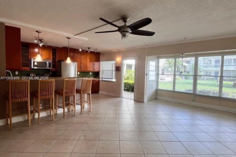 Купить кондоминиум в Уилтон-Мэнорс, Флорида 5 комнат, 85.93м2, № 2040328 - фото 11