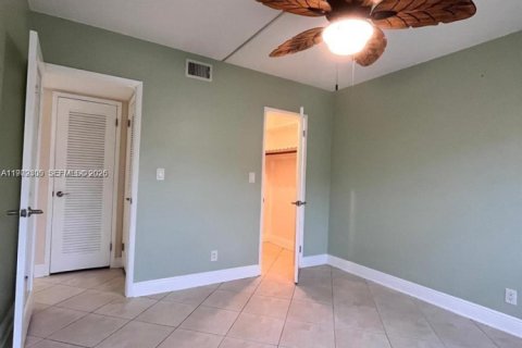 Купить кондоминиум в Уилтон-Мэнорс, Флорида 5 комнат, 85.93м2, № 2040328 - фото 8