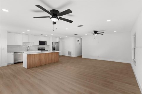 Casa en venta en Clearwater, Florida, 3 dormitorios, 187.29 m2 № 1515878 - foto 4