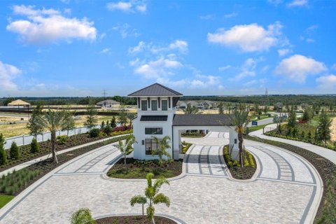 House in Winter Garden, Florida 4 bedrooms, 276.29 sq.m. № 2235988 - photo 12