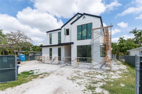 Casa en venta en South Miami, Florida, 5 dormitorios, 402.73 m2 № 1863236 - foto 15