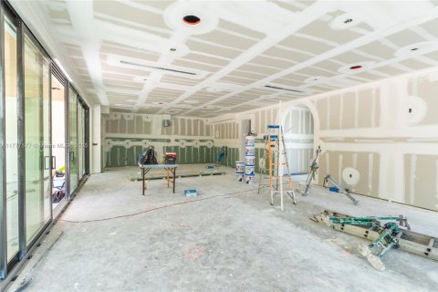Casa en venta en South Miami, Florida, 5 dormitorios, 402.73 m2 № 1863236 - foto 19