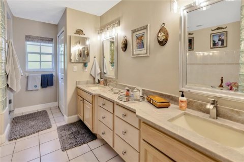 Villa ou maison à vendre à Tampa, Floride: 5 chambres, 311.22 m2 № 1537921 - photo 17