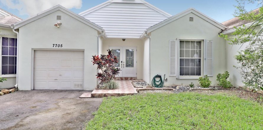 Apartment in Boynton Beach, Florida 3 bedrooms, 128.11 sq.m. № 2392640