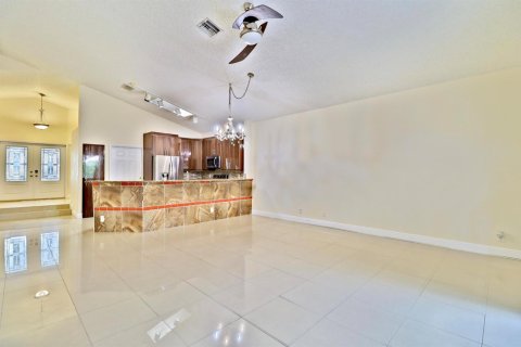 Apartment in Boynton Beach, Florida 3 bedrooms, 128.11 sq.m. № 2392640 - photo 5