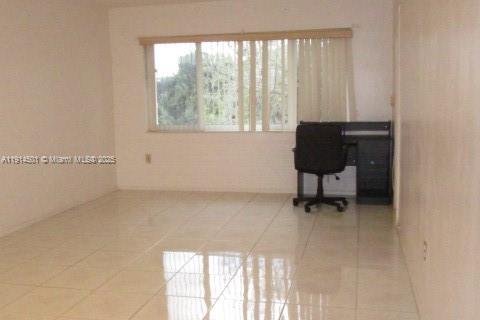 Купить кондоминиум в Мирамар, Флорида 2 спальни, 75.25м2, № 1970011 - фото 8