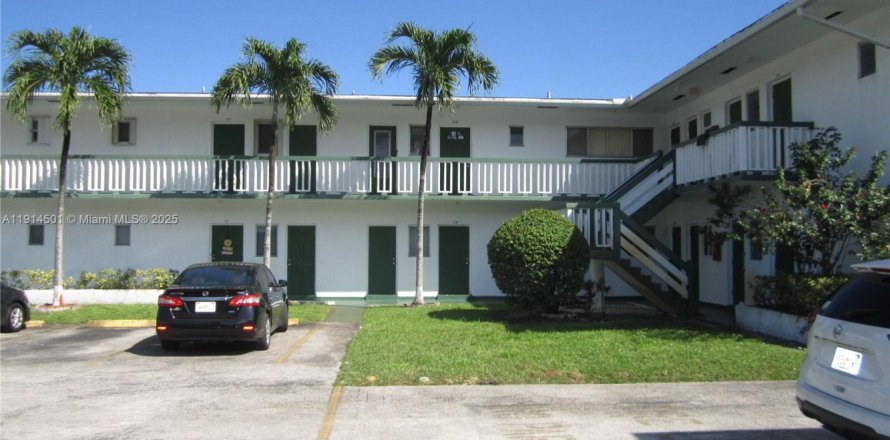 Кондоминиум с 2 спальнями в Мирамар, Флорида № 1970011