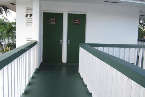 Купить кондоминиум в Мирамар, Флорида 2 спальни, 75.25м2, № 1970011 - фото 3