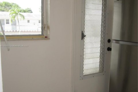 Купить кондоминиум в Мирамар, Флорида 2 спальни, 75.25м2, № 1970011 - фото 11