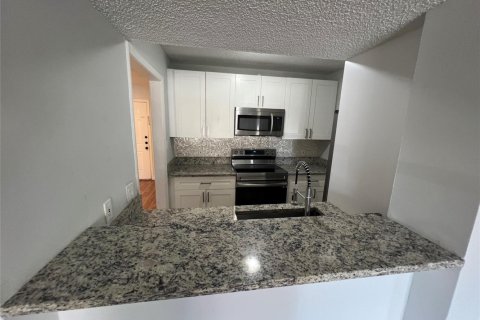 Купить кондоминиум в Помпано-Бич, Флорида 3 комнаты, 106.65м2, № 2177774 - фото 22
