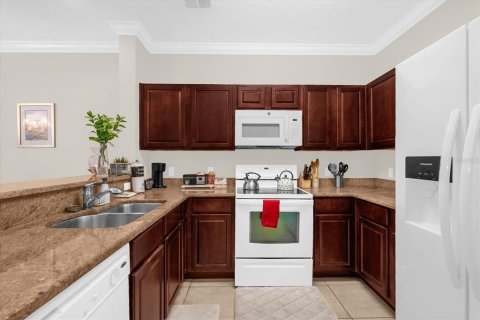 Condo in Davenport, Florida, 3 bedrooms № 2225039 - photo 11