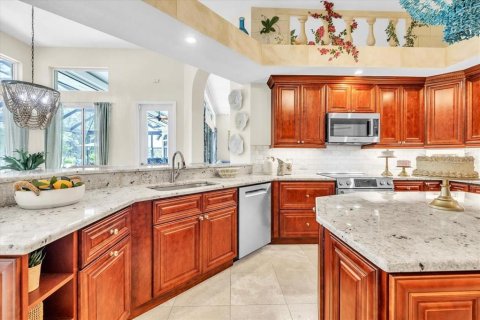 House in Port Charlotte, Florida 5 bedrooms, 612.88 sq.m. № 2294841 - photo 16