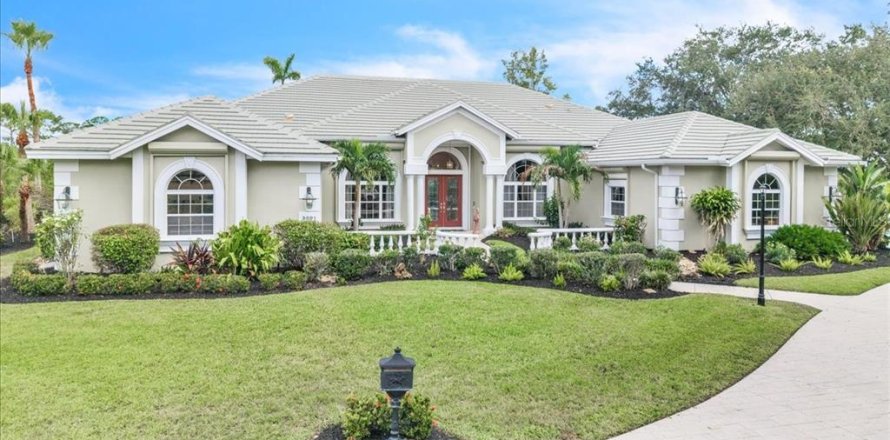 House in Port Charlotte, Florida 5 bedrooms, 612.88 sq.m. № 2294841