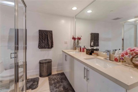 Copropriété à louer à Miami, Floride: 2 chambres, 126.07 m2 № 1976695 - photo 11