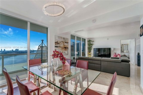 Copropriété à louer à Miami, Floride: 2 chambres, 126.07 m2 № 1976695 - photo 2