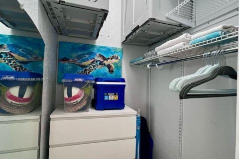 Condo in Miami Beach, Florida  № 2022511 - photo 9