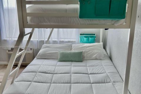 Condo in Miami Beach, Florida  № 2022511 - photo 8