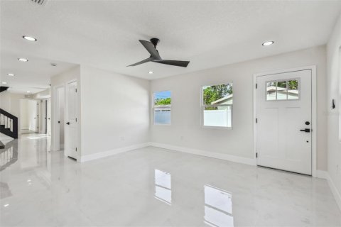House in Saint Petersburg, Florida 4 bedrooms, 195.56 sq.m. № 1607910 - photo 10