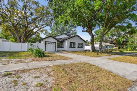 House in Saint Petersburg, Florida 4 bedrooms, 195.56 sq.m. № 1607910 - photo 5