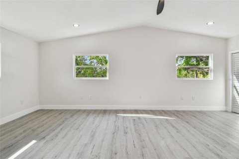 House in Saint Petersburg, Florida 4 bedrooms, 195.56 sq.m. № 1607910 - photo 30