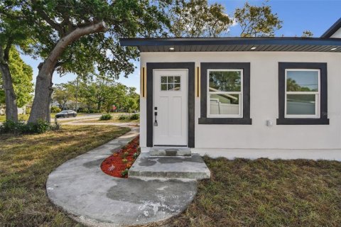 House in Saint Petersburg, Florida 4 bedrooms, 195.56 sq.m. № 1607910 - photo 8