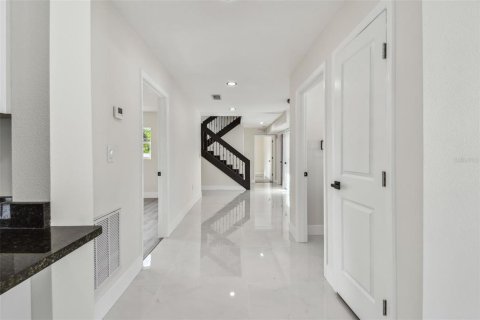 House in Saint Petersburg, Florida 4 bedrooms, 195.56 sq.m. № 1607910 - photo 18
