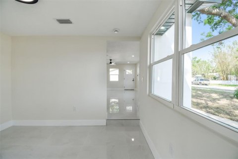 House in Saint Petersburg, Florida 4 bedrooms, 195.56 sq.m. № 1607910 - photo 16
