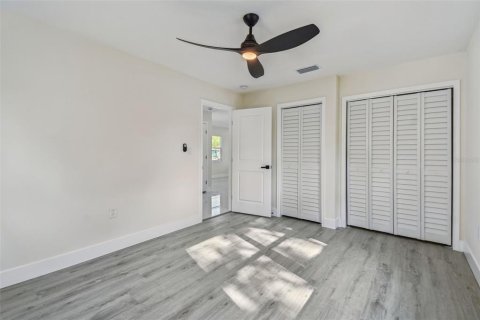 House in Saint Petersburg, Florida 4 bedrooms, 195.56 sq.m. № 1607910 - photo 21
