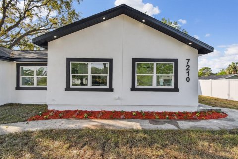 House in Saint Petersburg, Florida 4 bedrooms, 195.56 sq.m. № 1607910 - photo 7