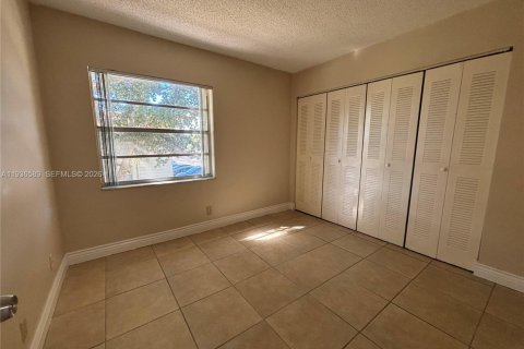 Снять в аренду кондоминиум в Корал-Спрингс, Флорида 2 спальни, 68.75м2, № 1996432 - фото 4