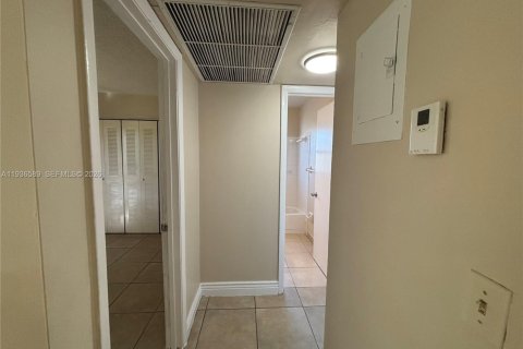 Снять в аренду кондоминиум в Корал-Спрингс, Флорида 2 спальни, 68.75м2, № 1996432 - фото 16