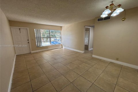 Снять в аренду кондоминиум в Корал-Спрингс, Флорида 2 спальни, 68.75м2, № 1996432 - фото 6